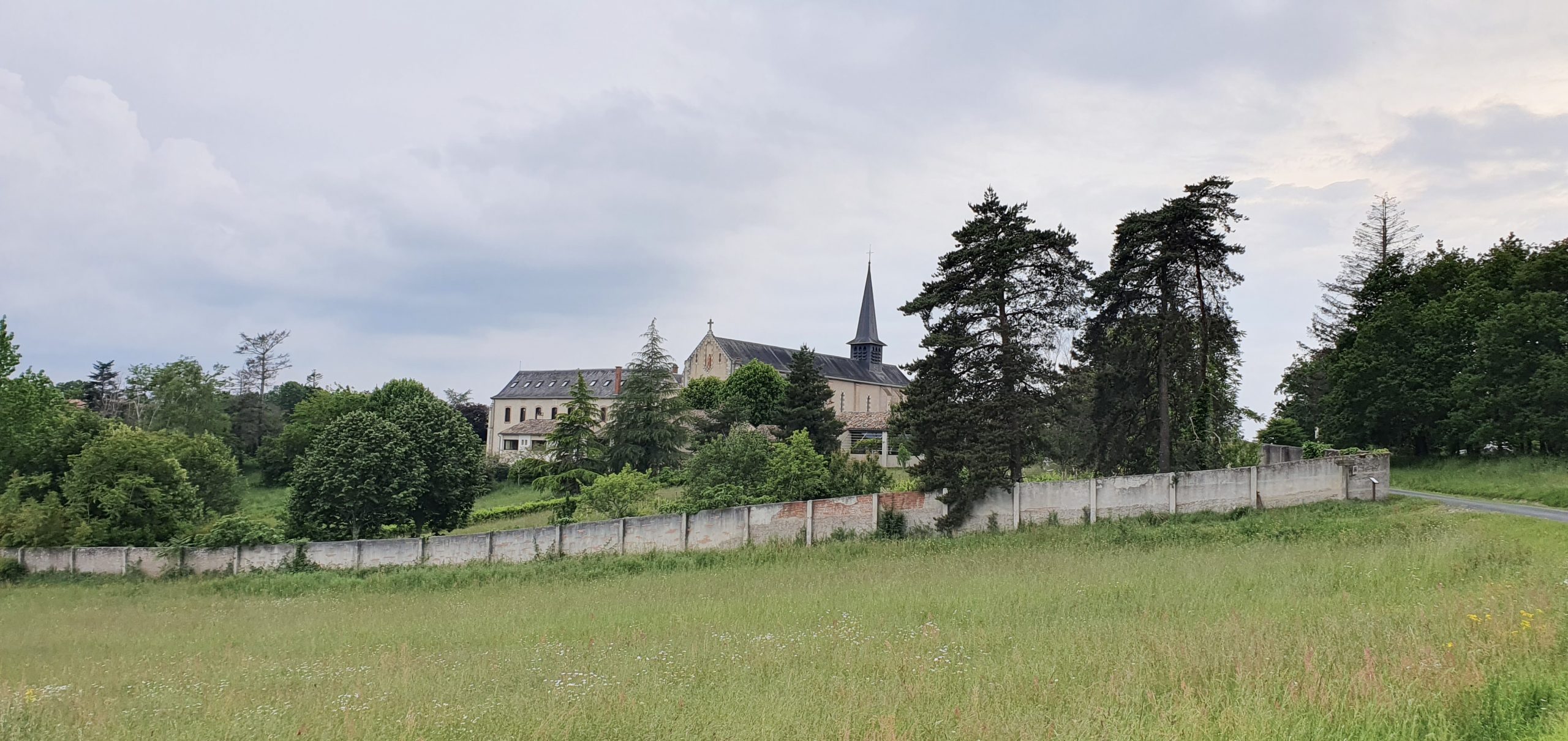 Abbaye Echourgnac groupe scolaire St Francois d'Assise