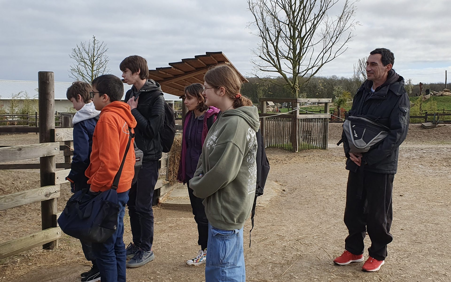 Élèves du collège St Étienne au zoo-refuge La Tanière